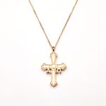 collar con cruz