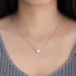 collar con una perla