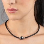 collar con una perla