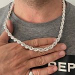collar hombre plata