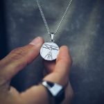 collar hombre plata