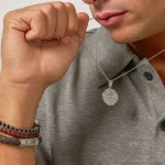 collar hombre plata