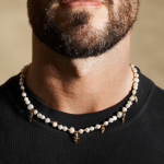 collar perlas hombre