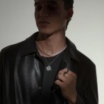 collar perlas hombre