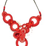collar rojo