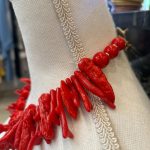 collar rojo