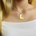 collares con iniciales